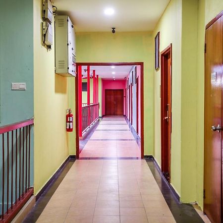 Oyo 89478 Lkh Motel Кота-Кинабалу Экстерьер фото